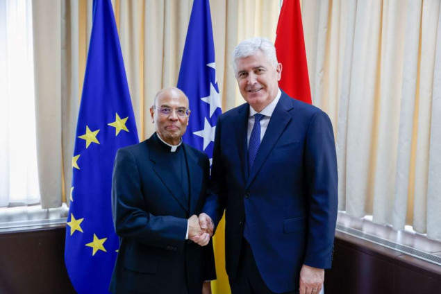 Čović razgovarao sa apostolskim nuncijem u BiH Francisom Assisijem Chullikattom
