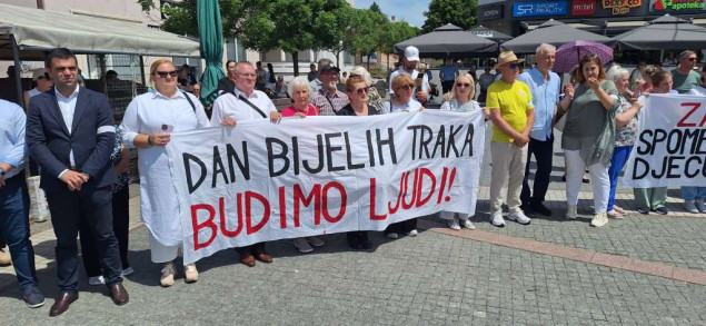 U Prijedoru obilježen Dan bijelih traka: Sjećanje na žrtve i apel za spomenik djeci