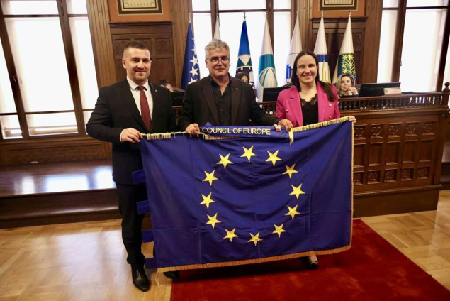 Gradonačelnica Benjamina Karić, uime Grada Sarajeva, primila 'Zastavu časti' Vijeća Evrope