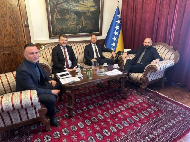 Isak održao sastanak sa Katicom i Okerićem