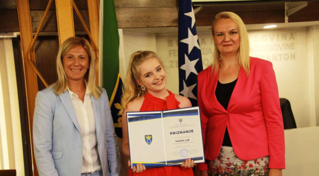 Vlada ZDK organizirala prijem za učenike generacije, nagrađeni sa po 500 KM