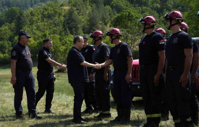 Dačić: U Srbiji aktivno 10 požara, najteže u Deliblatskoj pješčari i na planini Stolovi