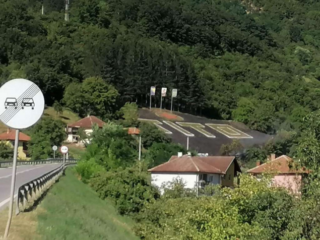 Goražde: Požar na spomeniku Tito u naselju Mravinjac