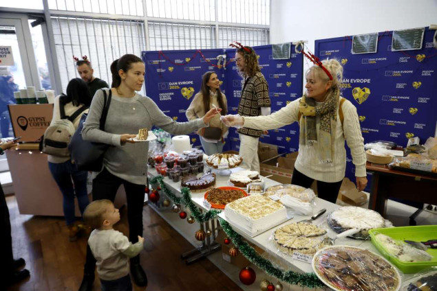 Božićni bazar Njemačke ambasade u Sarajevu otvoren uz humanitarni cilj i prazničnu atmosferu