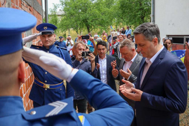 Bećirović odao počast žrtvama 'Žive lomače' u Višegradu