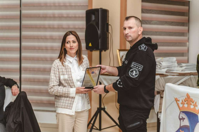 Zlatna plaketa zastupnici Halilović za inicijativu o Zakonu o airsoftu FBiH