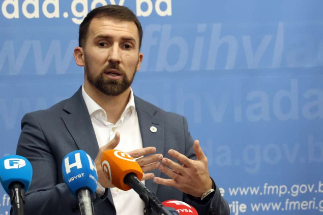 Delić najavio 1.000 KM jednokratne podrške za svako novorođeno dijete u FBIH