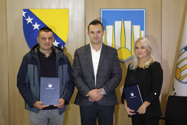 Potpisani sporazumi za rekonstrukciju i asfaltiranje 20 ulica u vrijednosti od oko 2,4 miliona KM