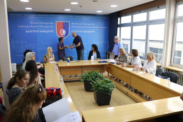 Osmanović potpisao predugovore o dodjeli stanova za 11 pripadnika braniteljske populacije