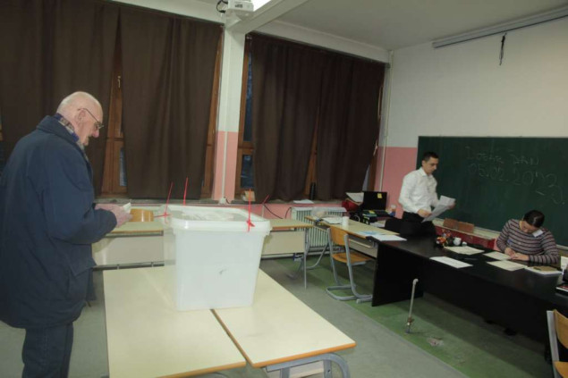 Otvorena birališta u Tuzli, šest kandidata za novog gradonačelnika