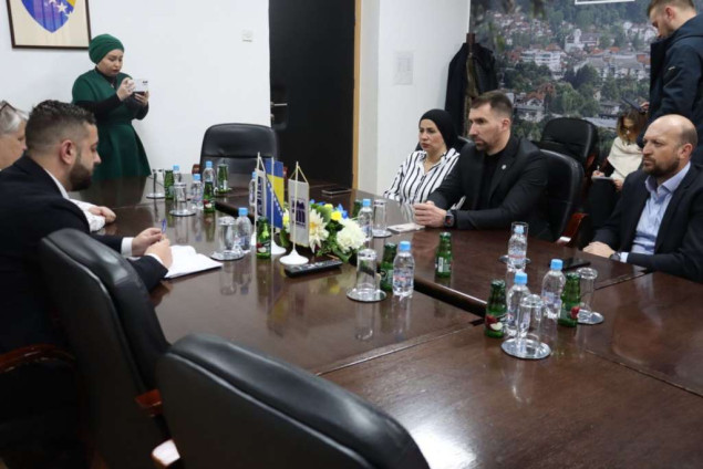 Delić u Maglaju: Razgovori o unapređenju socijalne zaštite i podrške projektima lokalne zajednice