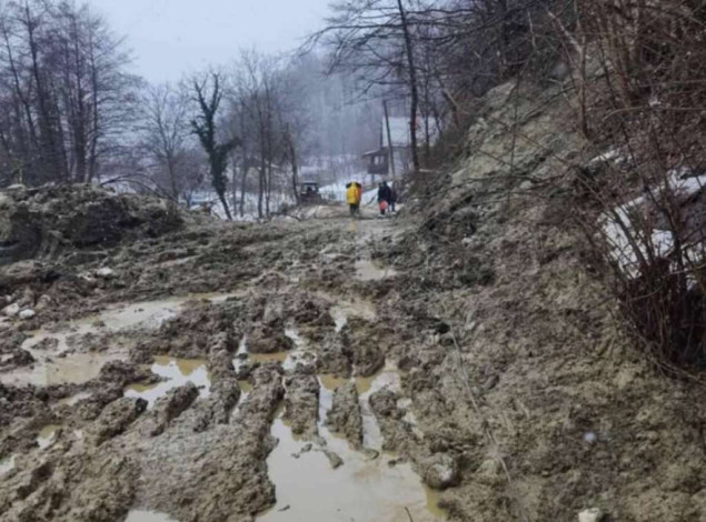 Saniran put u Islamovcu koji je bio zatrpan klizištem