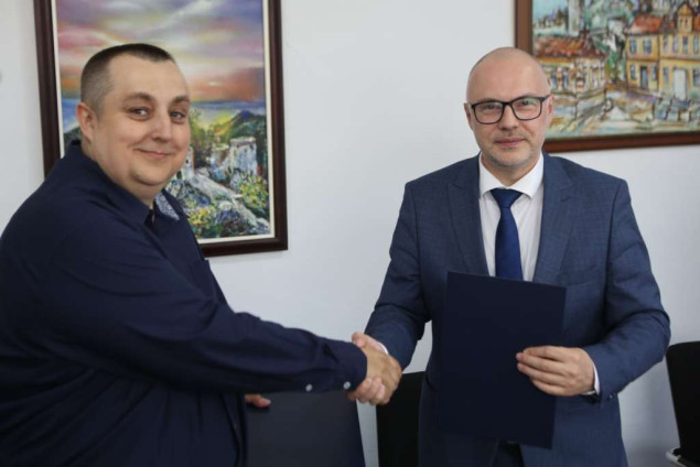 Uvođenje elektronskog dnevnika u osnovnim i srednjim školama TK