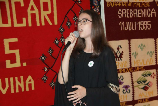 BZK 'Preporod' Zenica u spomen na žrtve genocida u Srebrenici postavio izložbu 'Ćilimi sjećanja'