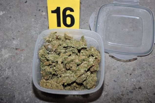 MUP ZDK - Izvršenim pretresima policija pronašla i oduzela određenu količinu opojne droge