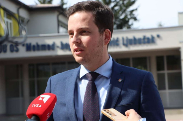 Uk: U Kantonu Sarajevu se škole ne zatvaraju, otvaramo ih, a roditeljima smanjujemo troškove