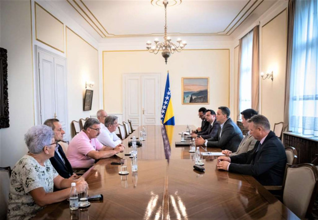 Bećirović razgovarao sa bosanskohercegovačkim intelektualcima i umjetnicima