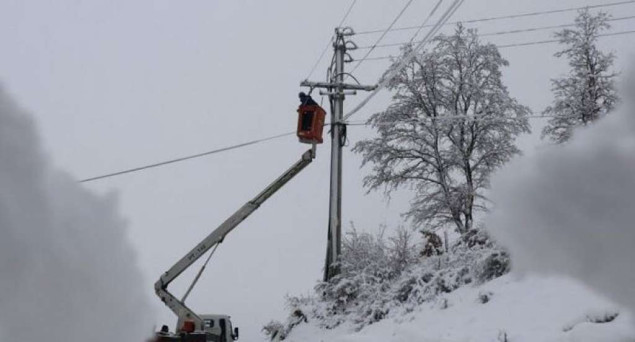 Snijeg zatrpao Prištinu, a neke općine ostale bez struje