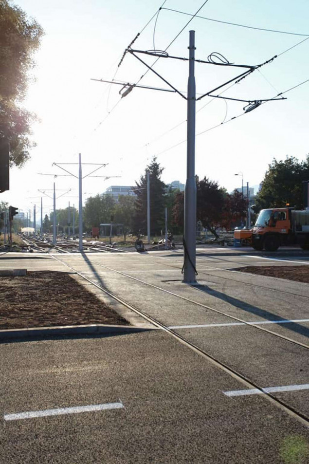 Nove tramvajske šine su postavljene na raskrsnici kod Doma penzionera