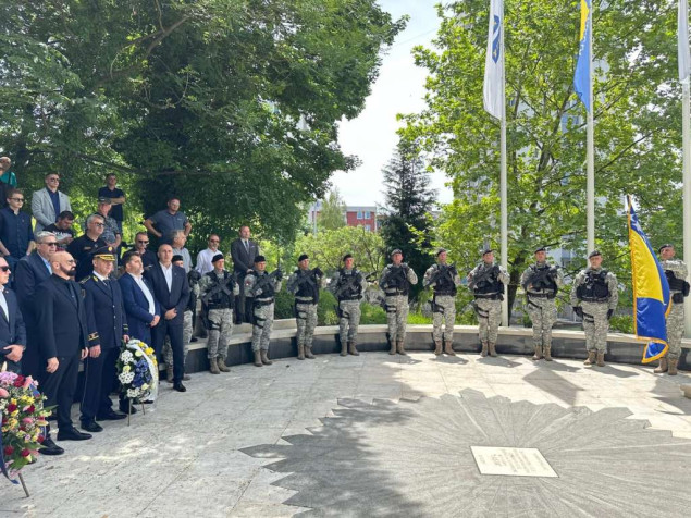 Isak odao počast poginulim pripadnicima Odreda policije za specijalne namjene 'Lasta'