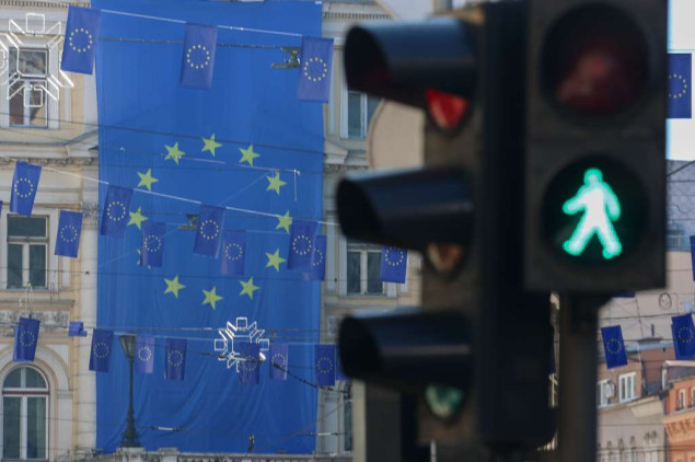 Evropljani i dalje smatraju demokratiju i ekonomsku moć glavnim snagama EU