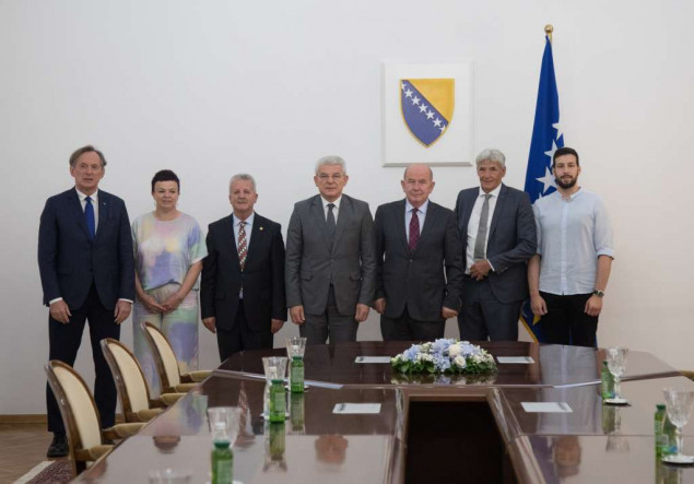 Džaferović: Jačanje veza države BiH sa bh. dijasporom prioritetni državni interes