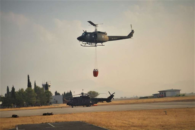 Helikopter OS BiH angažovan na gašenju požara u Crnoj Gori