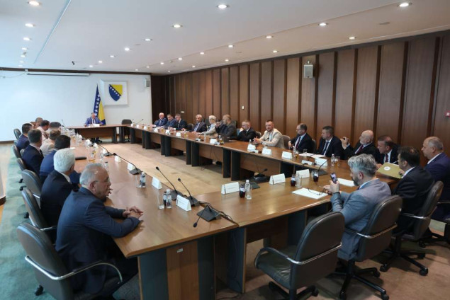 Ademović s delegacijom Matičnog društva bošnjačkih udruženja iz zemalja regije i dijaspore