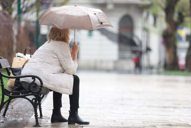 Sutra pretežno oblačno s kišom i pljuskovima, u večernjim satima prestanak padavina