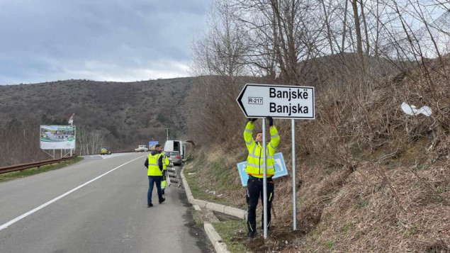 Na sjeveru Kosova oštećene dvojezične prometne ploče
