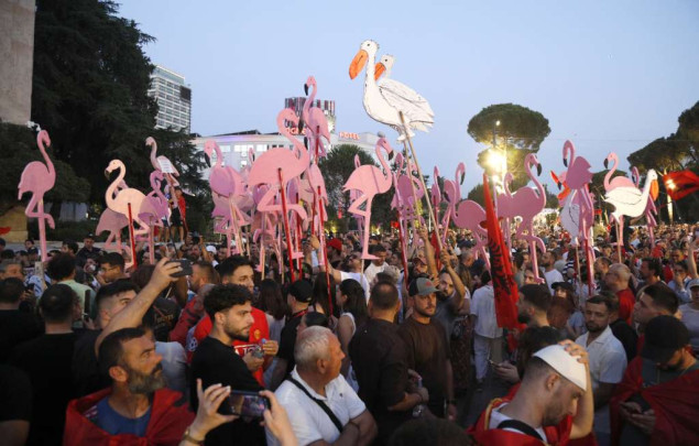 Albanska dijaspora zadržana u Crnoj Gori na putu ka protestima u Tirani