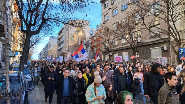 Širom Srbije blokade raskrsnica i odavanje pošte nastradalima u Novom Sadu