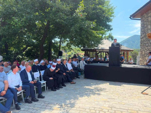 Hurtić na svečanom otvorenju obnovljene Stare otočke džamije u Ripču