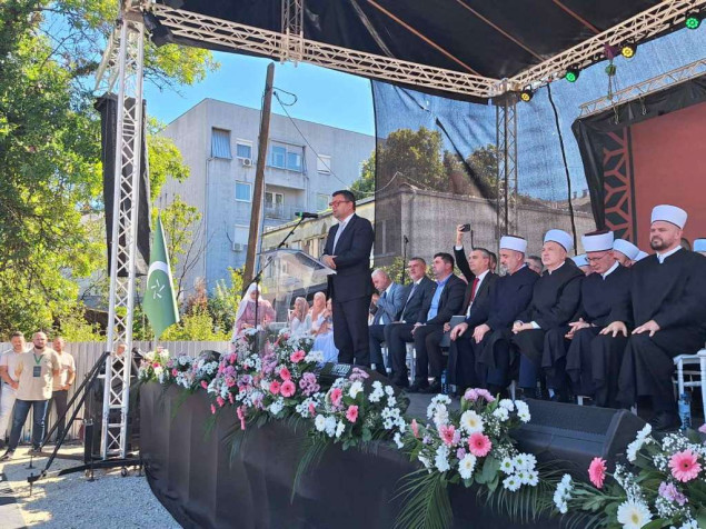 Hurtić na otvorenju džamije Ahmed-bega Salihbegovića u Bijeljini