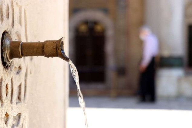 Voda s većine javnih česmi u TK ispravna za piće, na pet lokacija utvrđena zdravstvena neispravnost