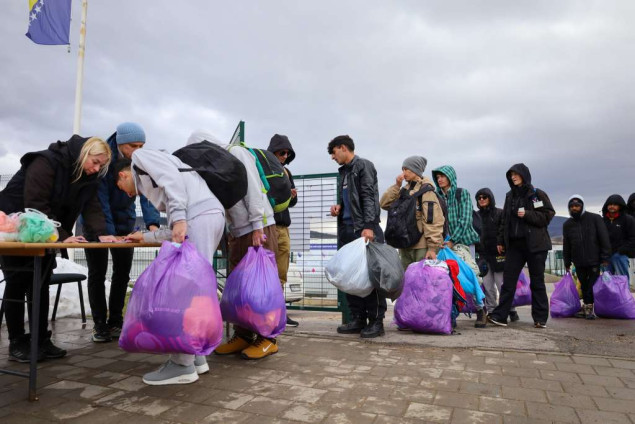 Dvoje migranata poginulo pokušavajući preći La Manche, šezdesetak spašeno