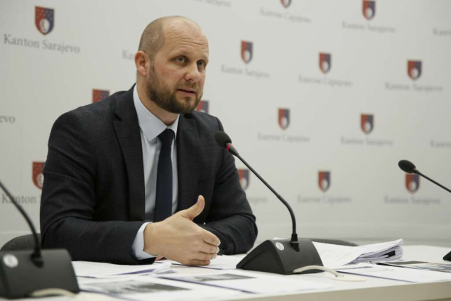 Okerić: Ministrica Hota-Muminović konačno vraća obrazovni sistem gdje i pripada