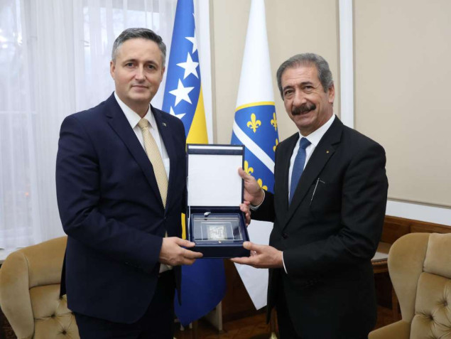 Bećirović primio u oproštajnu posjetu ambasadora Države Palestine u BiH Rezeqa Namooru
