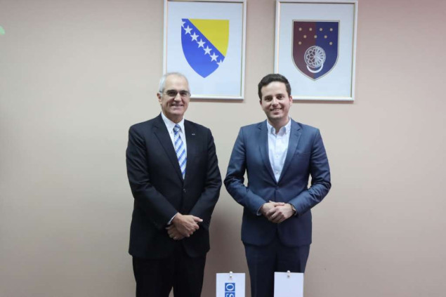 Holtzapple pohvalio rad Ureda za borbu protiv korupcije KS, Uk upozorio na probleme u saradnji s višim nivoima vlasti