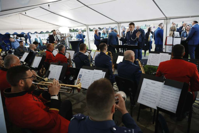 Na šetnici 'Obala Maka Dizdara' održan koncert 'U susret Svjetskom danu jazza'