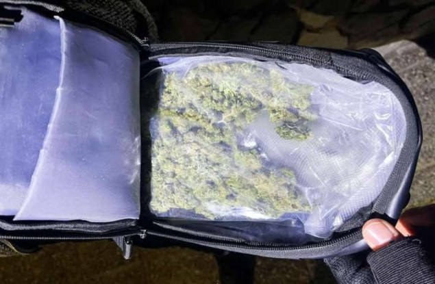 Policija u Cazinu uhapsila dilere droge, pronađena veća količina opojnih sredstava i novac