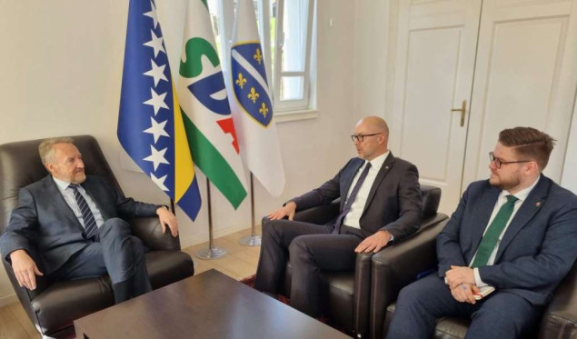Razgovor ambasadora Hlobeňa i Izetbegovića 'protekao u konstruktivnoj i prijateljskoj atmosferi'