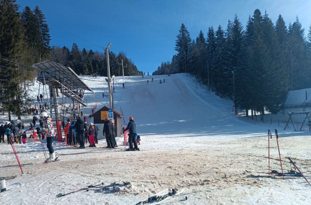 Ski centar 'Ponijeri' skijašku sezonu večeras otvara besplatnim skijanjem i novim ski liftom