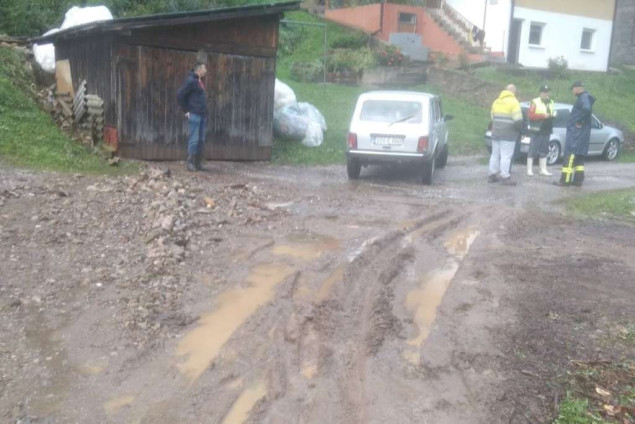 Varešani uspjeli otvoriti regionalni put prema Sarajevu, tunel prema Olovu još pod vodom