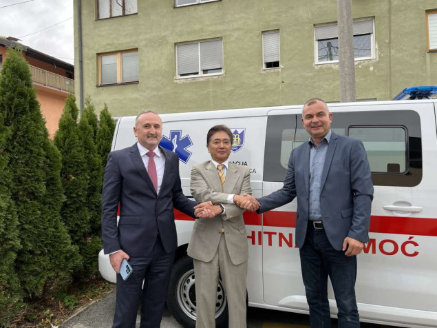 Ambasador Japana u BiH prisustvovao primopredaji sanitetskog vozila Domu zdravlja u Fojnici