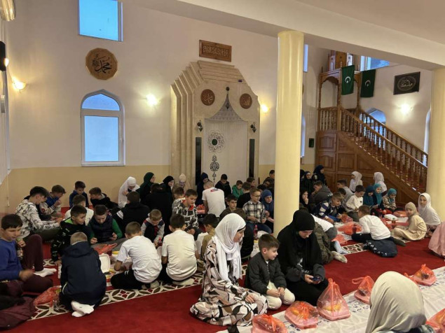 U Srebrenici organiziran iftar za oko stotinu djece