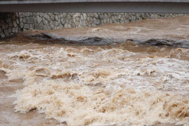 U koritu rijeke Miljacke na Otoci pronađeno beživotno tijelo muškarca