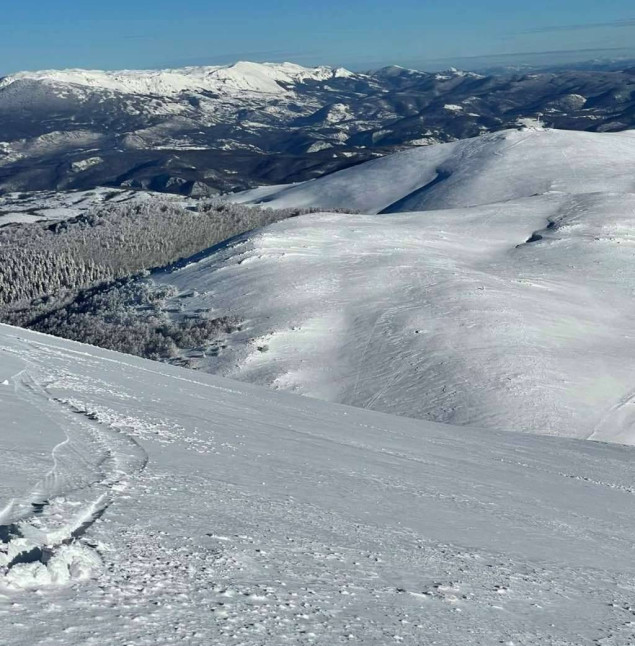 Pet skijaša poginulo u lavinama francuskih Alpa