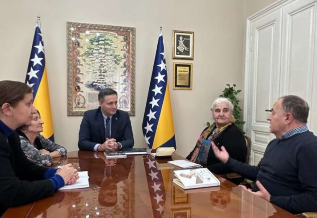 Bećirović s predstavnicima Udruženja žrtava i svjedoka genocida i 'Majke enklava Srebrenica i Žepa'