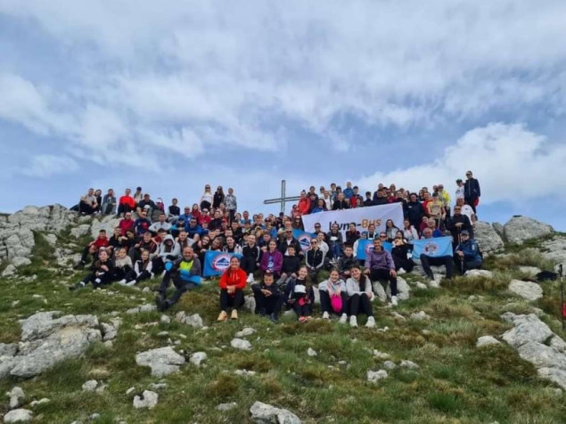 Tradicionalni uspon na livanjsku planinu '100 žena na Kamešnici'
